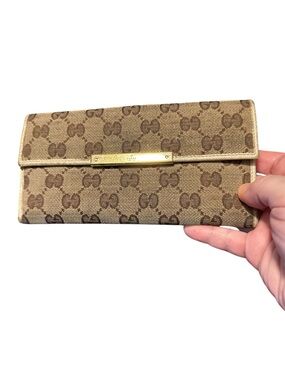 Gucci Signature Canvas Continental Wallet in Beige and Brown with Gold Plate